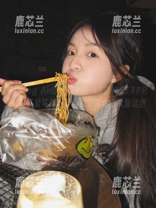 Myung Ah的梦幻之旅–LEEHEEEXPRESS可爱写真套图合集，带你进入童话世界！.txt